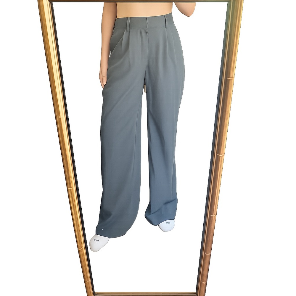 Abercrombie‎ Pleated Wide-Leg Pants in Gray- Size Small